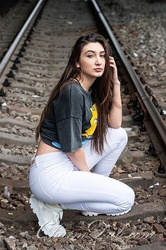 Elena, 26