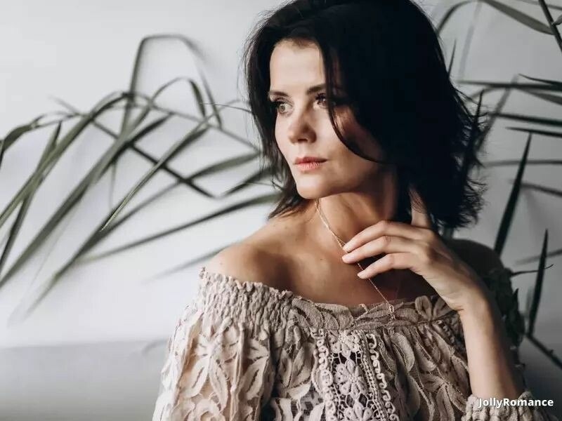 Yuliya, 49