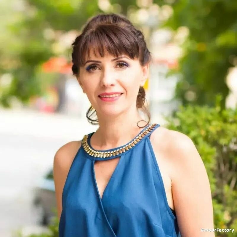 Irina, 44