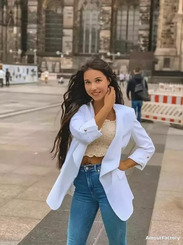 Lubov, 32