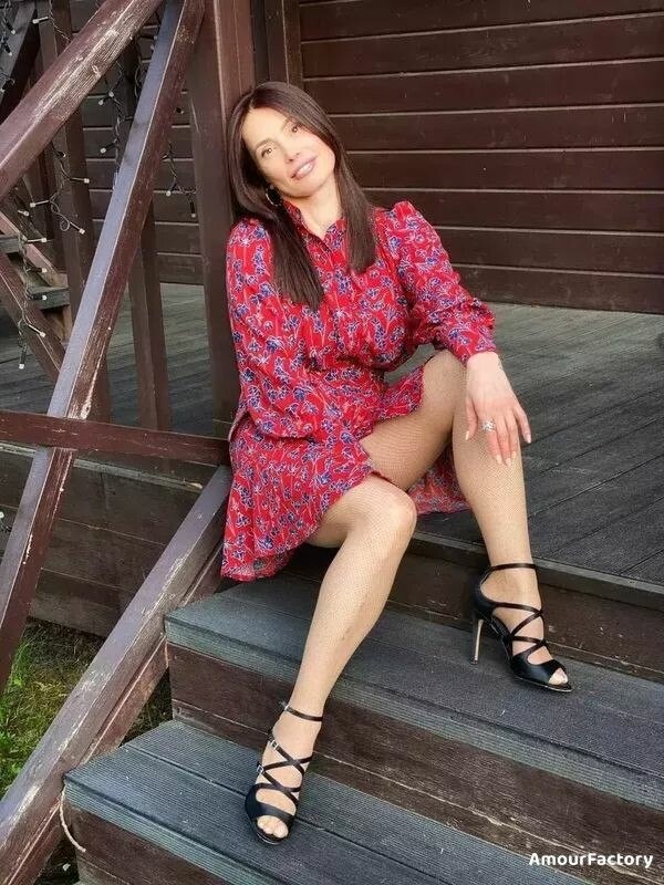 Natalia, 52